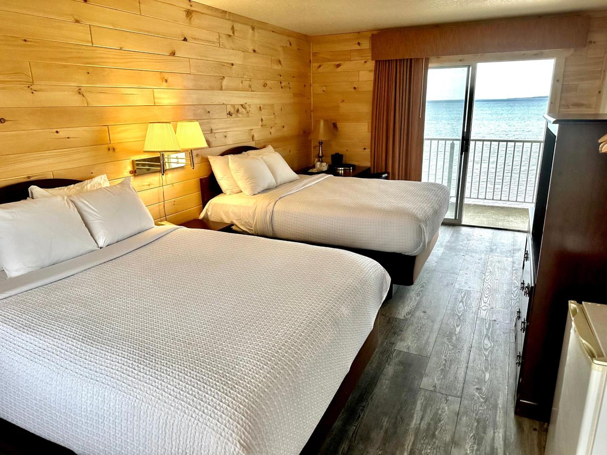 Bridgeview Motel Mackinaw City Ngoại thất bức ảnh