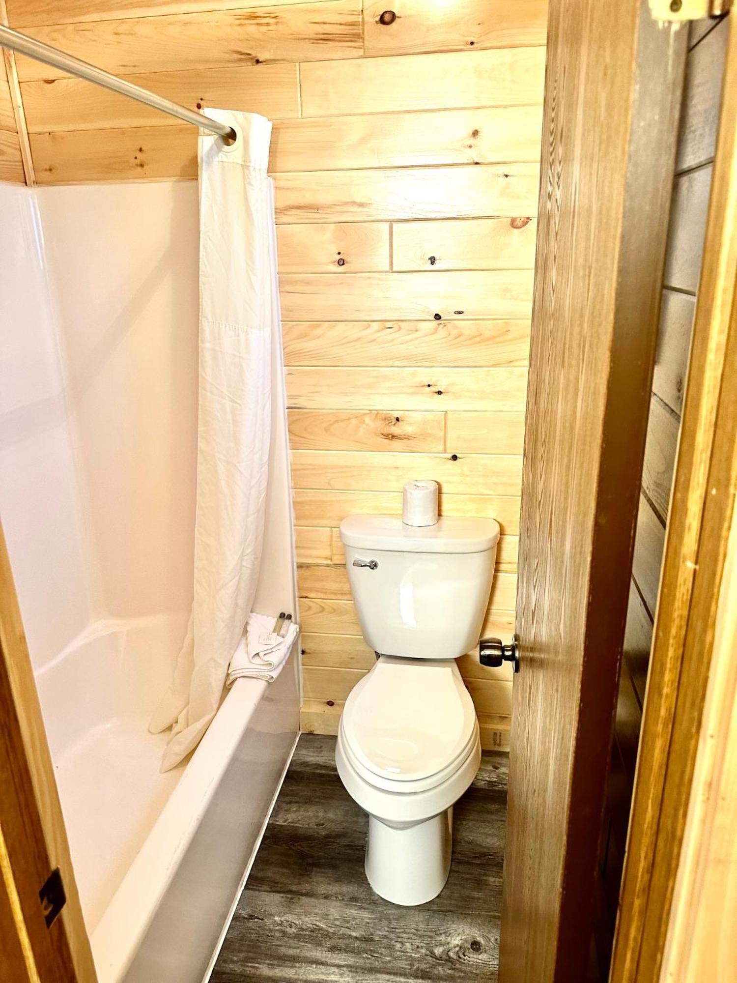 Bridgeview Motel Mackinaw City Ngoại thất bức ảnh