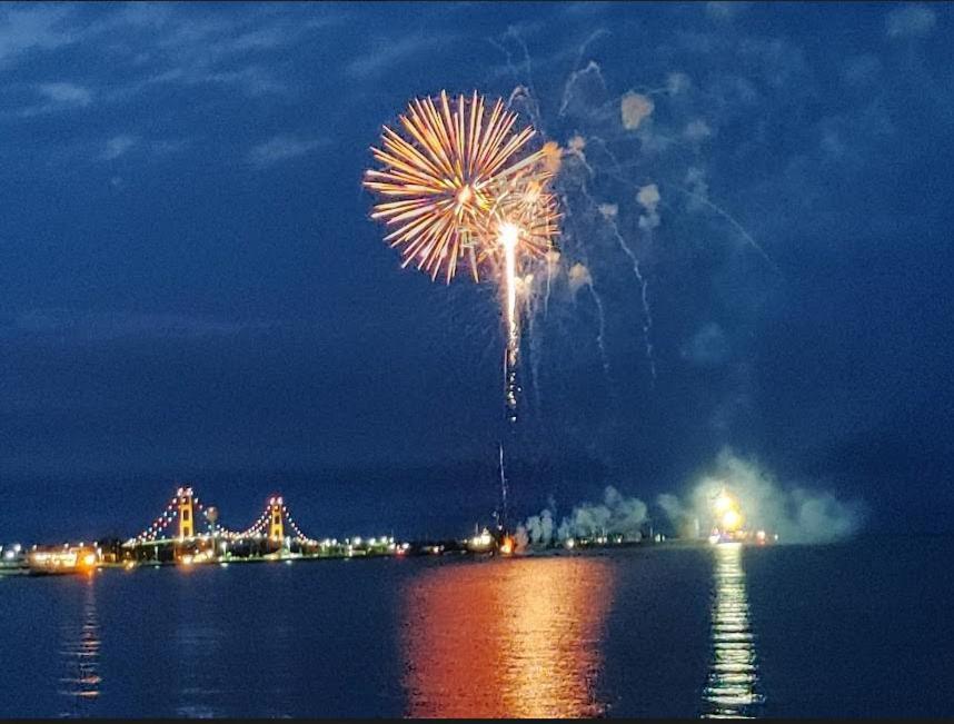 Bridgeview Motel Mackinaw City Ngoại thất bức ảnh