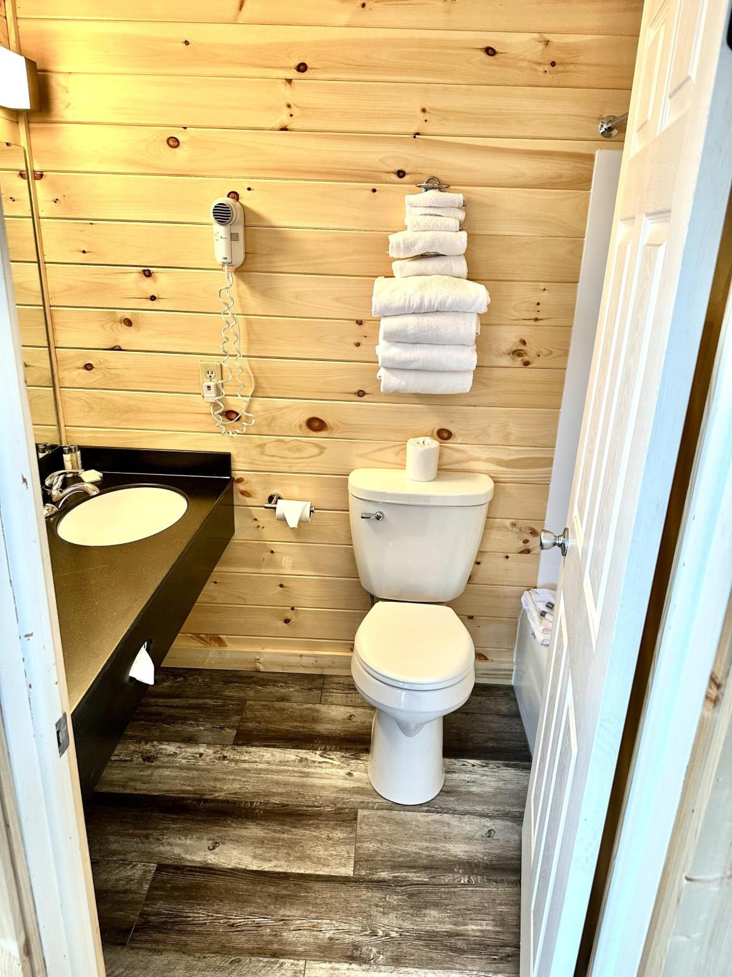 Bridgeview Motel Mackinaw City Ngoại thất bức ảnh