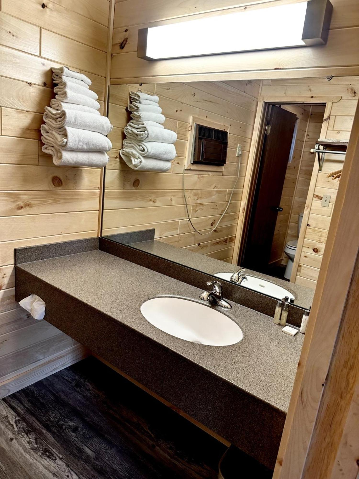 Bridgeview Motel Mackinaw City Ngoại thất bức ảnh