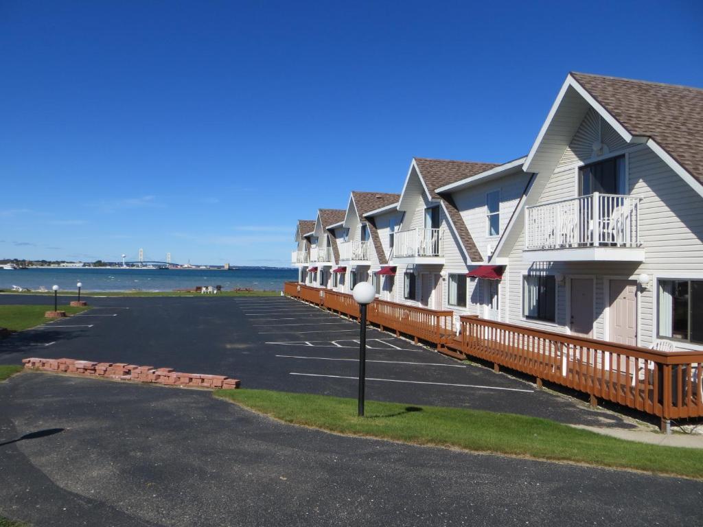 Bridgeview Motel Mackinaw City Ngoại thất bức ảnh