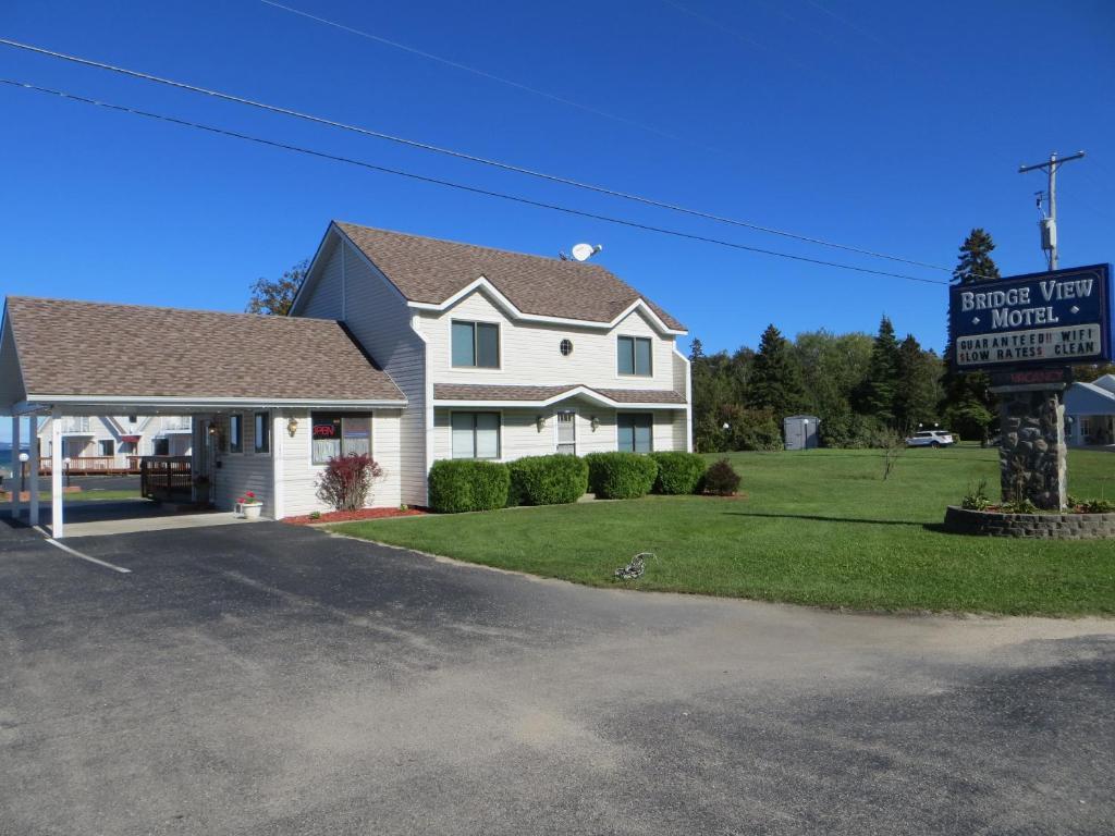 Bridgeview Motel Mackinaw City Ngoại thất bức ảnh
