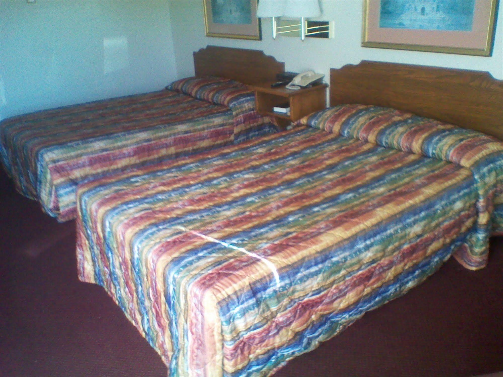 Bridgeview Motel Mackinaw City Ngoại thất bức ảnh